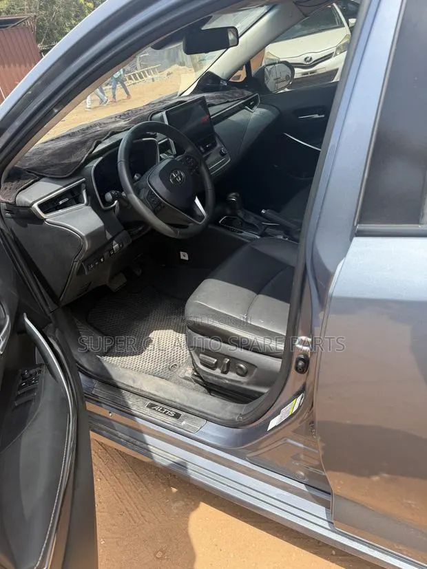 Toyota Corolla LE 2021 Gray · Photo 1