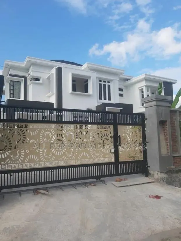 Luxurious Simple Gate · Photo 1