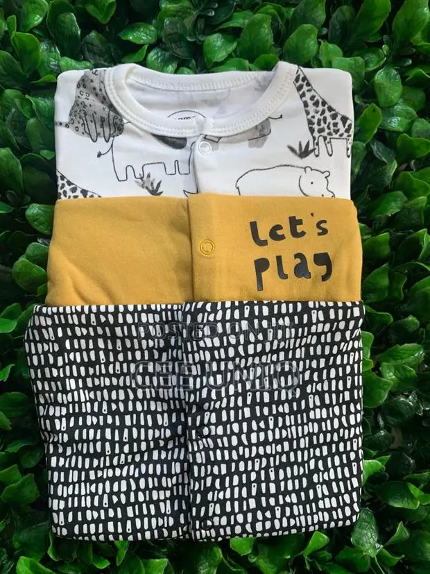 3pcs Mama Papas Sleeping Suit · Photo 1