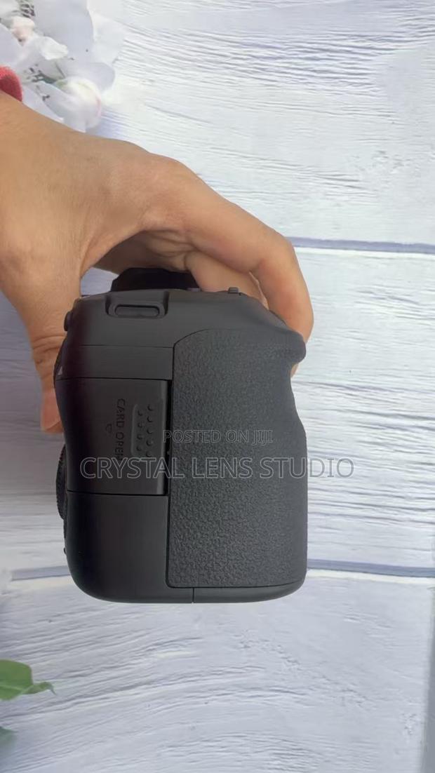 99% New Canon 6d Mark Ii With Bag and Free Sd Card · Photo 4