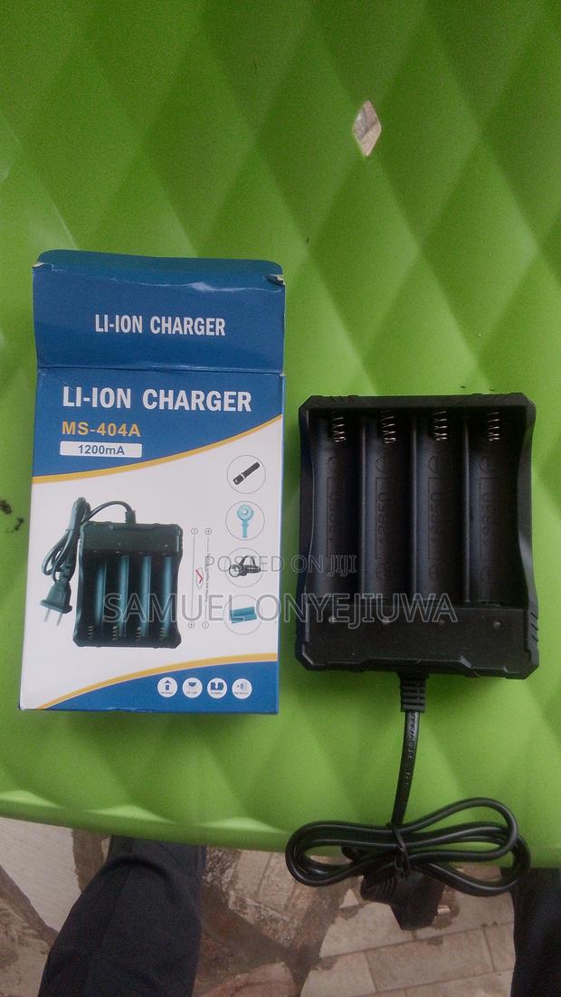 18650 Long Battery Charger for Microphone 4ways · Photo 1