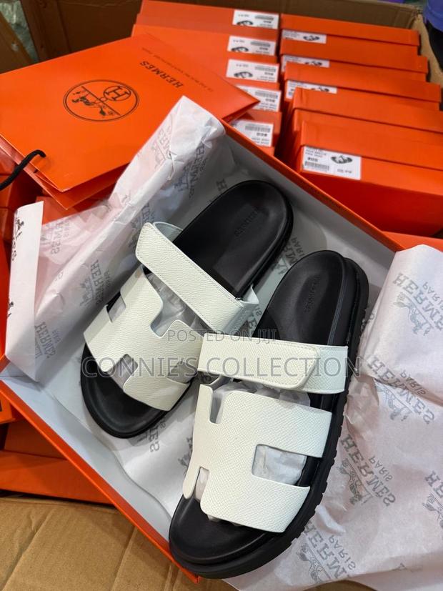 Ladies Hermes Slippers · Photo 1
