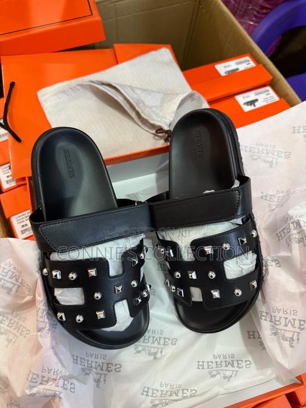 Ladies Hermes Slippers · Photo 4