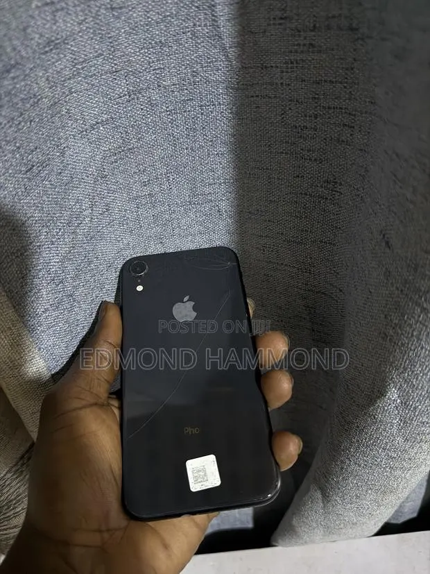 Apple iPhone XR 64 GB Black · Photo 1