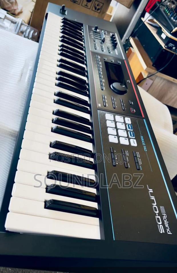Roland Juno-ds61 61-key Keyboard Synthesizer · Photo 1