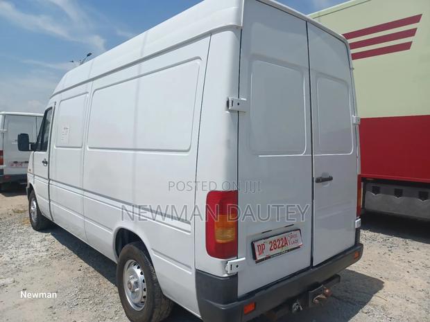 Volkswagen LT 2002 White · Photo 2