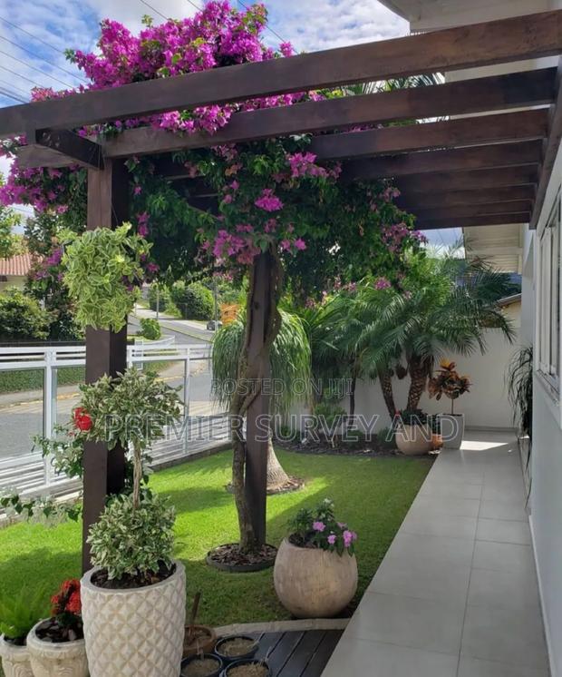 Pergola Installation · Photo 1