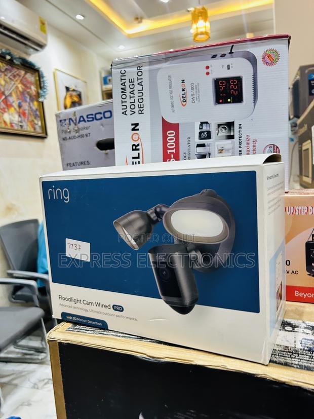 Dual Motion Clear Ring Floodlight Cam Pro Wired · Photo 1