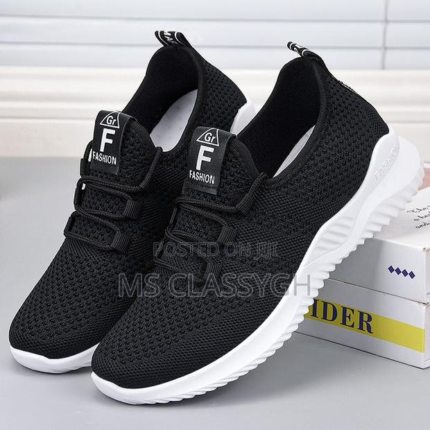 Sports Shoes Comfortable Trendy Lightweight Sneakers · Photo 1
