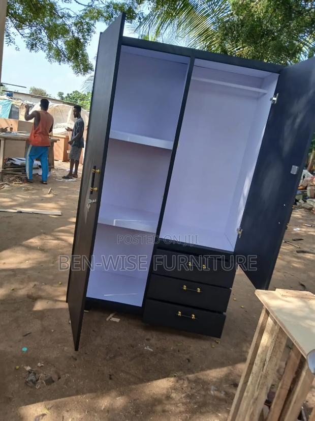 Quality Wardrobe ( Two in One) · Photo 1