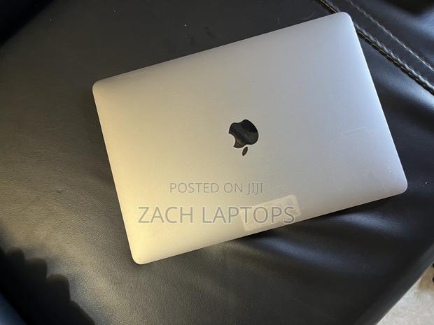 Laptop Apple MacBook Pro 2017 16GB Intel Core I7 SSD 256GB · Photo 1