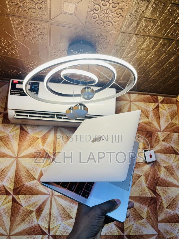Laptop Apple MacBook 2016 8GB Intel Core i5 SSD 256GB · Photo 1