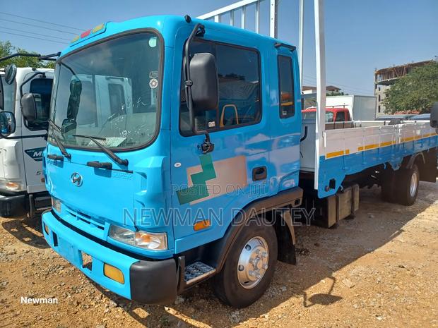 Hyundai 5ton Truck Blue · Photo 1