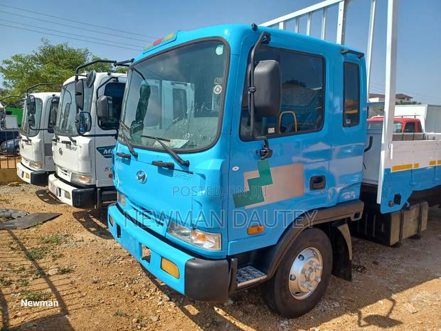 Hyundai 5ton Truck Blue · Photo 2