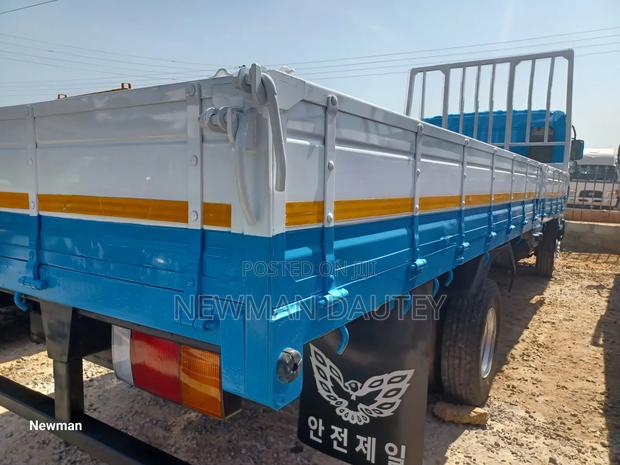 Hyundai 5ton Truck Blue · Photo 6