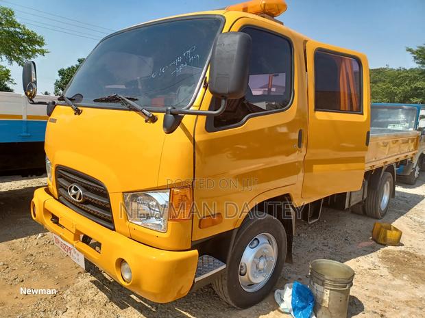 Hyundai Mighty Double Cabin Yellow · Photo 1