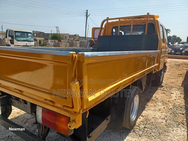 Hyundai Mighty Double Cabin Yellow · Photo 4