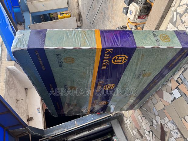11inches Queensize High Density Mattress for Sale · Photo 1