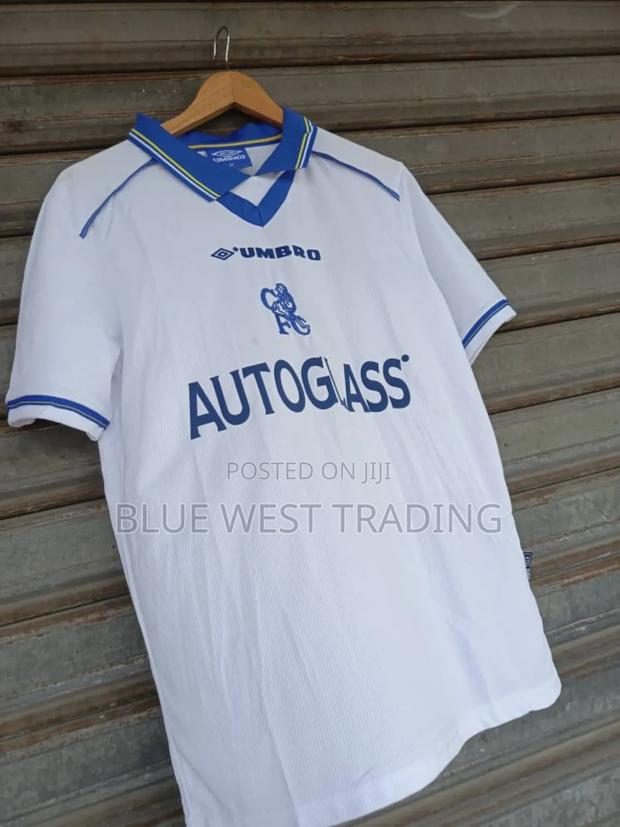 Chelsea Retro Jersey · Photo 1