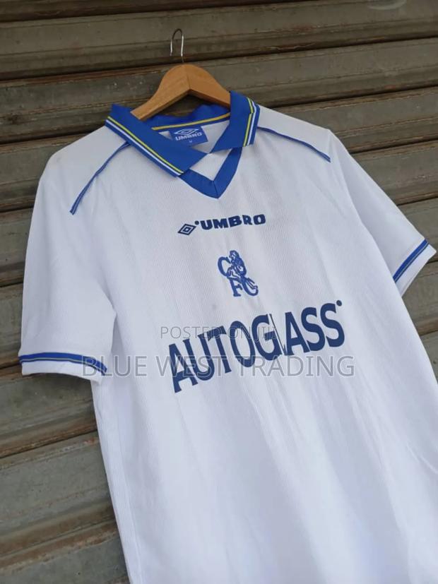 Chelsea Retro Jersey · Photo 3