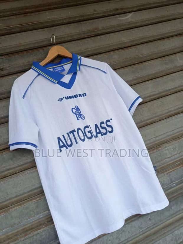 Chelsea Retro Jersey · Photo 5