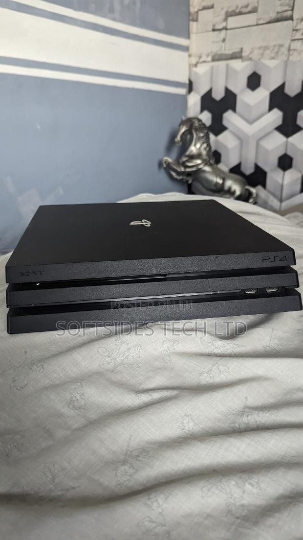 Playstation 4 Pro Jailbreak With 13 Games and Controller · Photo 1