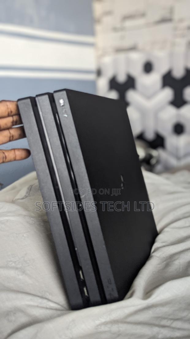 Playstation 4 Pro Jailbreak With 13 Games and Controller · Photo 2