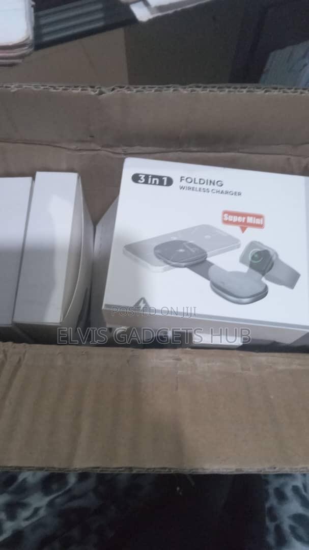 3 in 1 Foldable Mini Wireless Charger · Photo 5