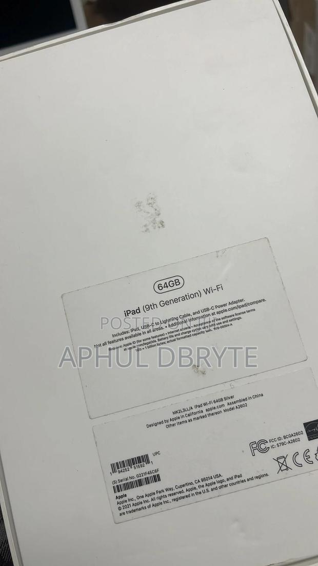New Apple iPad 9.7 64 GB Silver · Photo 3