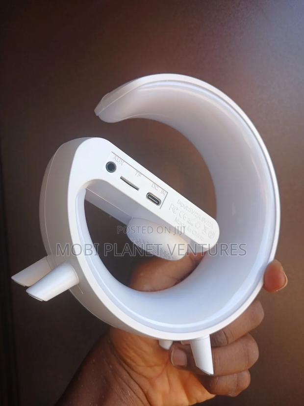 Rgb Light And Wireless Charging · Photo 3
