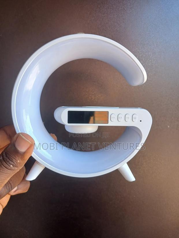 Rgb Light And Wireless Charging · Photo 2