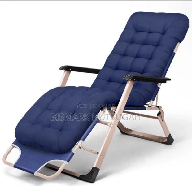 Foldable Outdoor Lounger Chairs · Photo 1