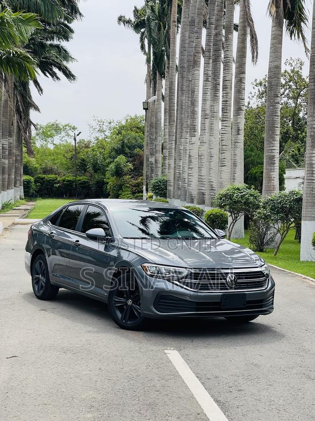 Volkswagen Jetta 2024 Gray · Photo 3