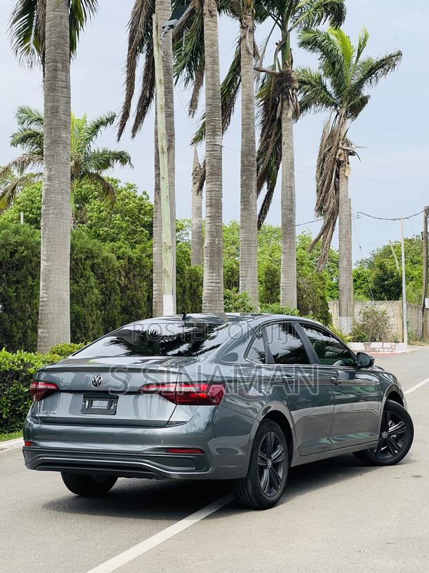Volkswagen Jetta 2024 Gray · Photo 4