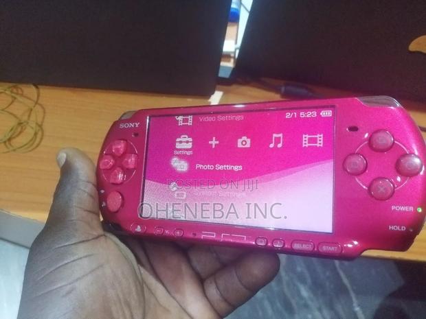 PSP Portable Version 3000 · Photo 2