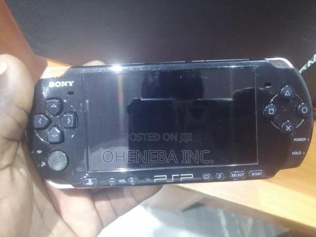 PSP Portable Version 3000 Black · Photo 1