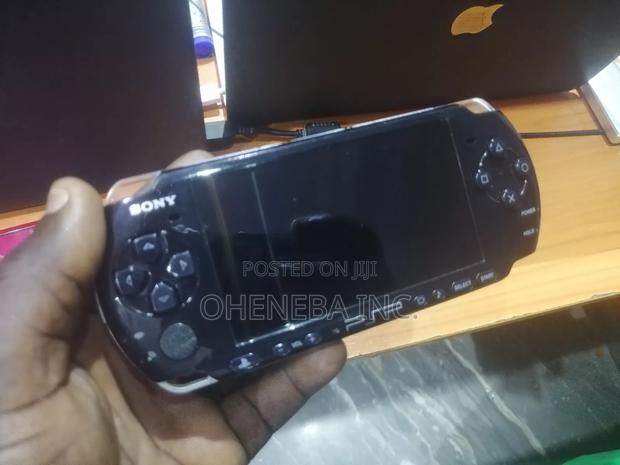 PSP Portable Version 3000 Black · Photo 3