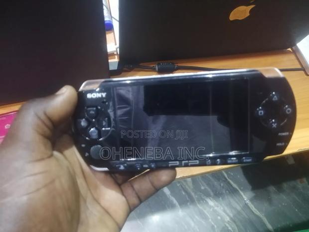 PSP Portable Version 3000 Black · Photo 4