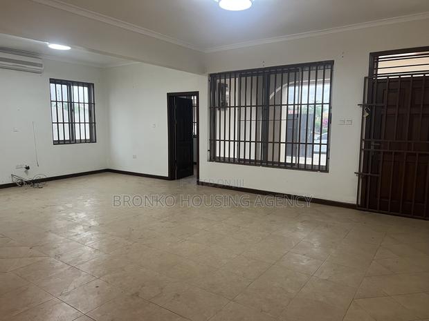 3bdrm House in Bronko, Baatsona Total for rent · Photo 7