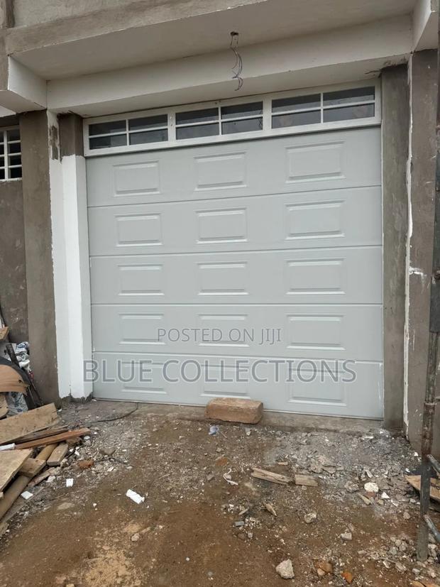 Double Garage Doors · Photo 2