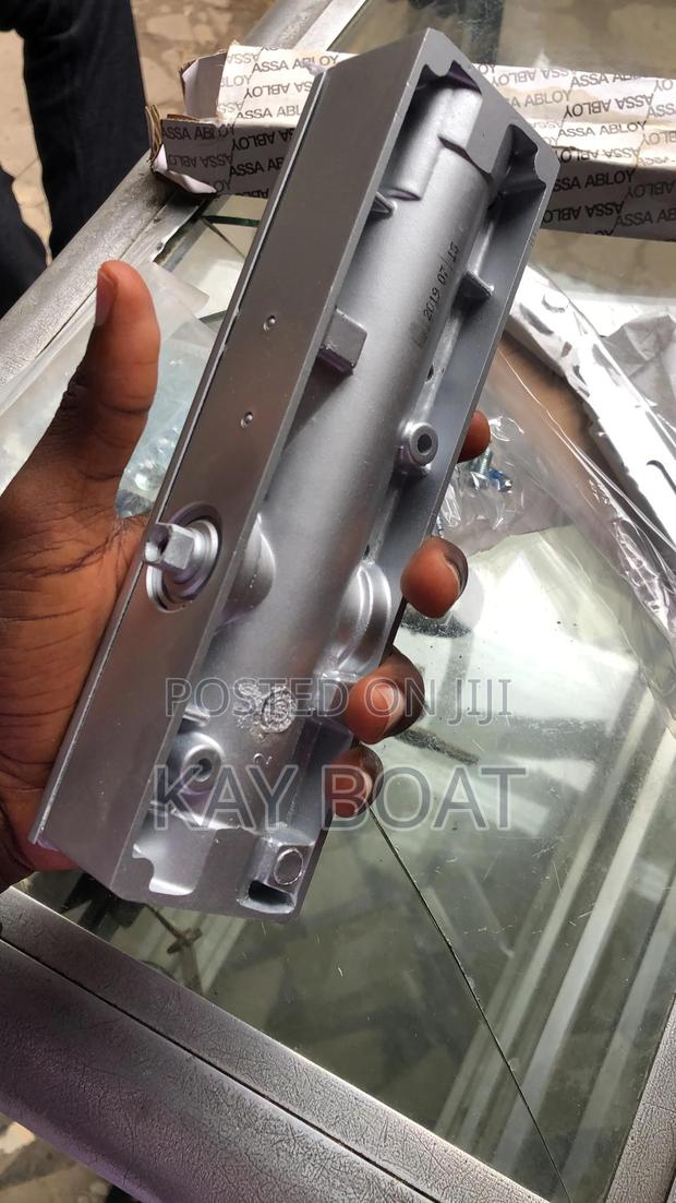 Door Closer · Photo 1