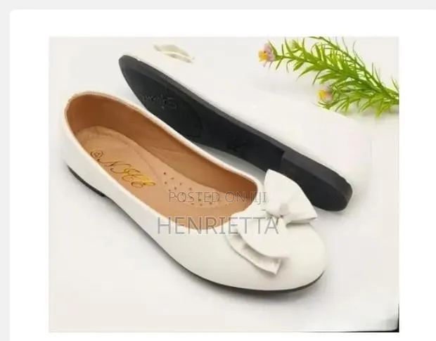Ladies Flat Shoes · Photo 1