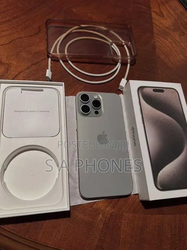 Apple iPhone 15 Pro Max 256 GB Silver · Photo 1