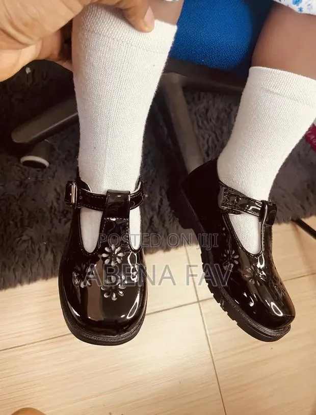 Kids School Shoes · Photo 1