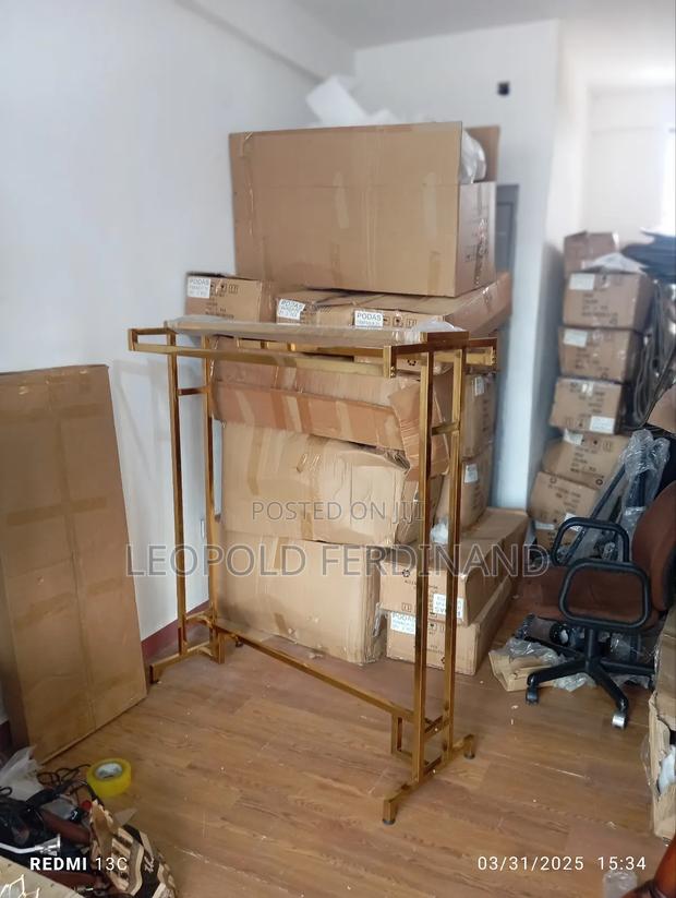Golden Clothing Rack · Photo 8