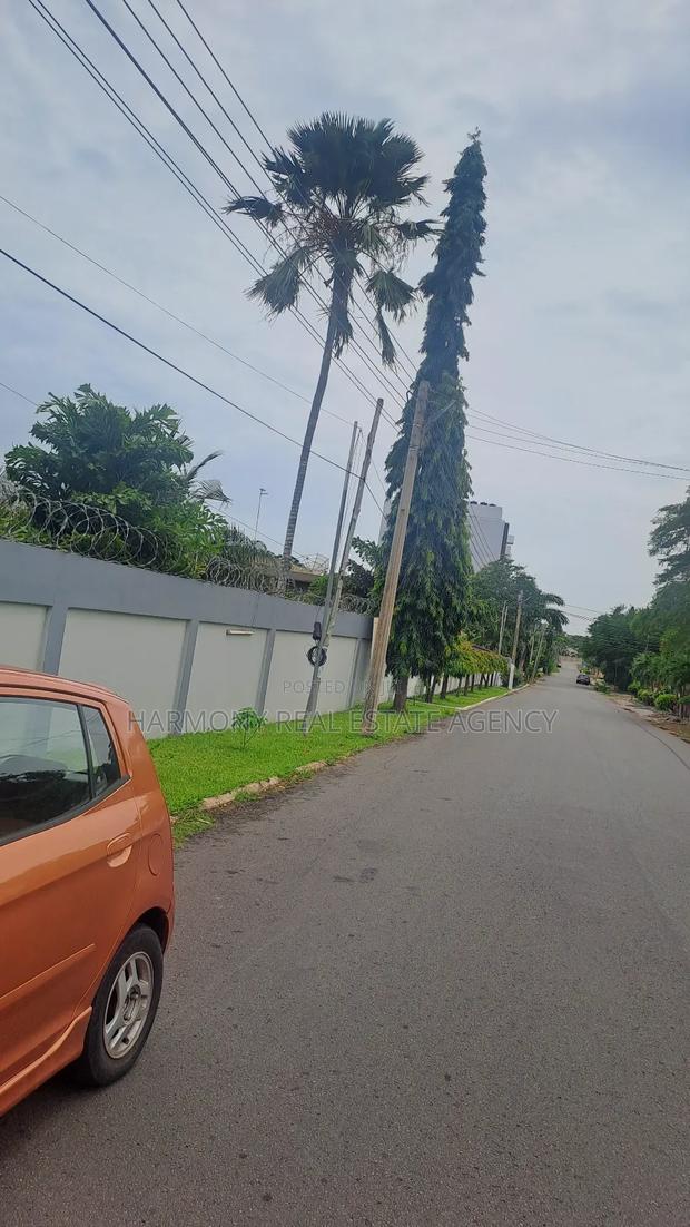 10bdrm House in Dzorwulu for rent · Photo 1