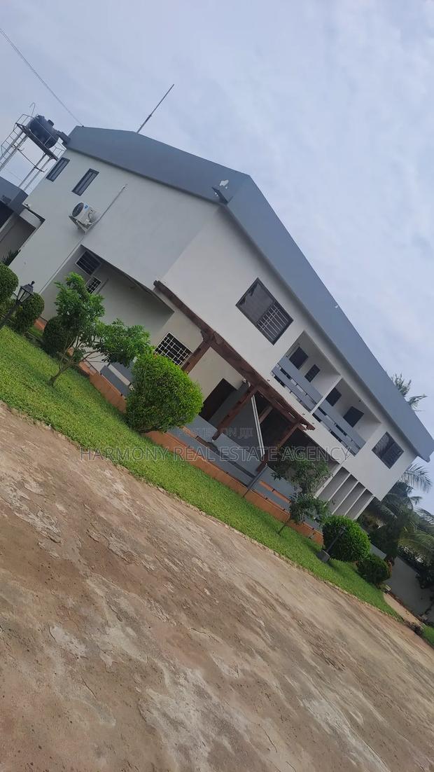 10bdrm House in Dzorwulu for rent · Photo 2