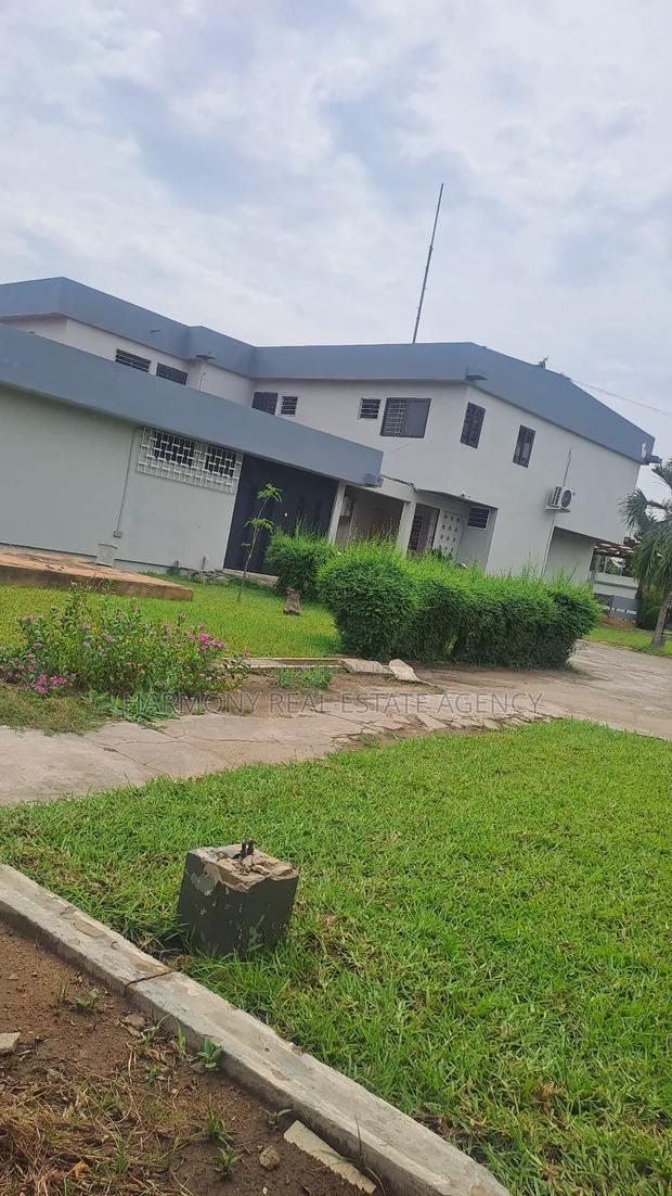 10bdrm House in Dzorwulu for rent · Photo 3