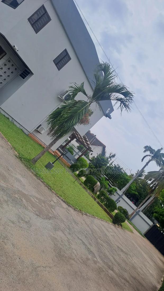 10bdrm House in Dzorwulu for rent · Photo 6