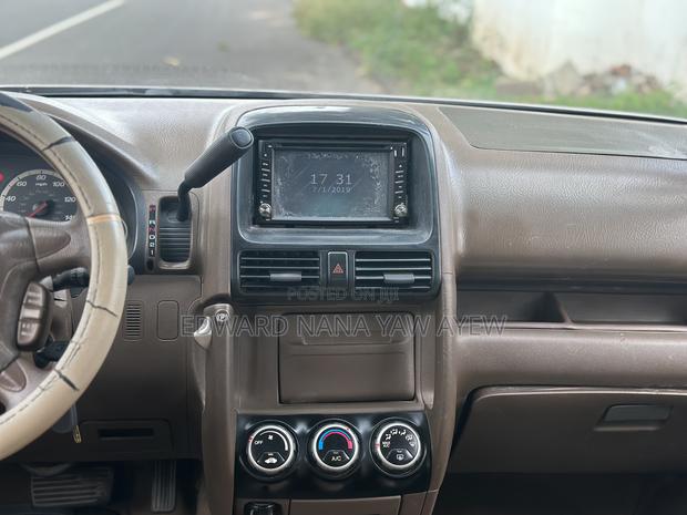 Honda CR-V Automatic 2005 Gold · Photo 2